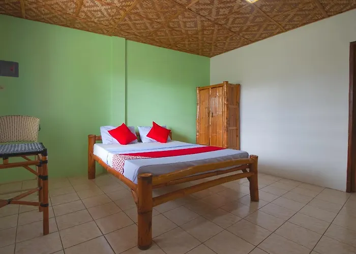 Hotel Oyo 674 Sea Forest Beach