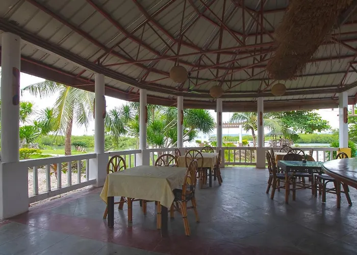 Oyo 674 Sea Forest Beach Hotel Moalboal